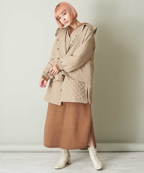 A de a.v.v（アードアー・ヴェ・ヴェ）の「キルティングロングベスト付き　ビッグ襟ジャケット（ブルゾン・レディース・ベージュ/カーキ・38/36）」の17枚目の写真