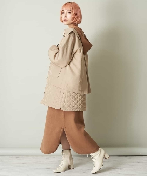 A de a.v.v（アードアー・ヴェ・ヴェ）の「キルティングロングベスト付き　ビッグ襟ジャケット（ブルゾン・レディース・ベージュ/カーキ・38/36）」の18枚目の写真