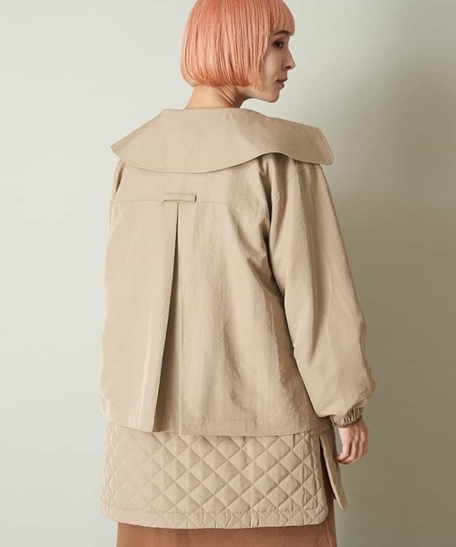 A de a.v.v（アードアー・ヴェ・ヴェ）の「キルティングロングベスト付き　ビッグ襟ジャケット（ブルゾン・レディース・ベージュ/カーキ・38/36）」の20枚目の写真