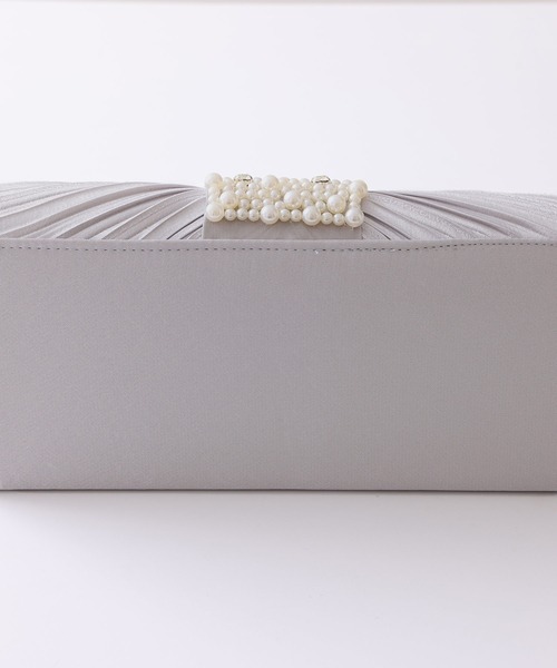 PourVous（プールヴー）の「サテン プリーツ パール クラッチバッグ 結婚式 同窓会 オケージョン お呼ばれ  パーティーバッグ（クラッチバッグ・レディース・ブラック/シルバー/ゴールド/ブロンズ・FREE）」の18枚目の写真