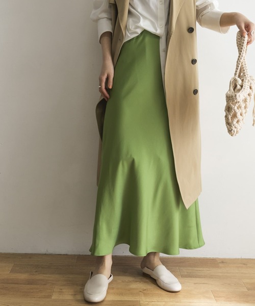 URBAN RESEARCH（アーバンリサーチ）の「『Gina 2022Spring掲載』Aラインロングスカート（スカート・レディース・チャコールグレー/グリーン/グレー系その他・FREE）」の5枚目の写真