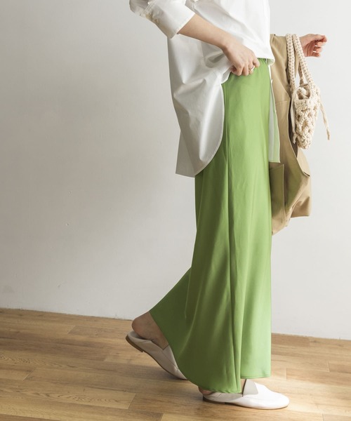 URBAN RESEARCH（アーバンリサーチ）の「『Gina 2022Spring掲載』Aラインロングスカート（スカート・レディース・チャコールグレー/グリーン/グレー系その他・FREE）」の8枚目の写真