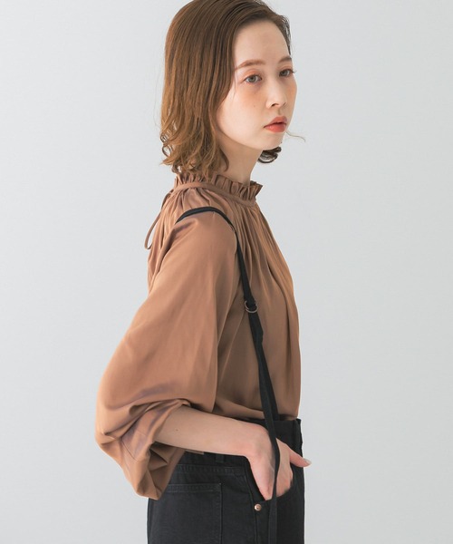 URBAN RESEARCH ROSSO WOMEN(アーバンリサーチ ロッソ)の「2WAYネックフリルブラウス(シャツ/ブラウス・レディース・オフホワイト/ブラウン/チャコールグレー・FREE)」の11枚目の写真