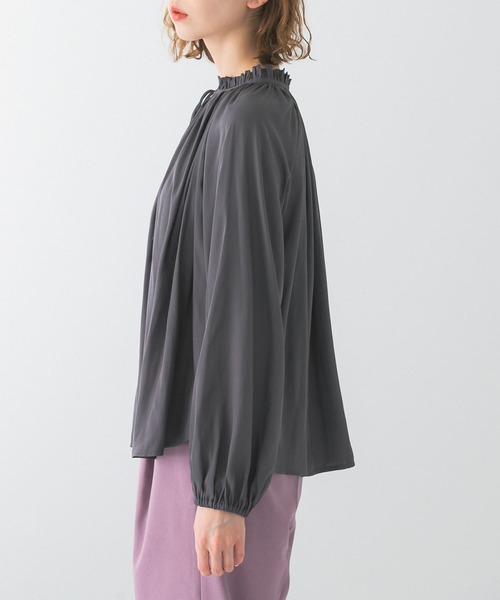 URBAN RESEARCH ROSSO WOMEN(アーバンリサーチ ロッソ)の「2WAYネックフリルブラウス(シャツ/ブラウス・レディース・オフホワイト/ブラウン/チャコールグレー・FREE)」の22枚目の写真