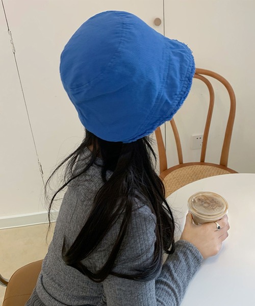 me+em select（ミームセレクト）の「【 8色展開 】フリンジカラーバケットハット【サイズ調節可／裏地付】（ハット・レディース・ブラック/ベージュ/パープル/オレンジ/ブルー/グリーン/モカ/キナリ・FREE）」の6枚目の写真