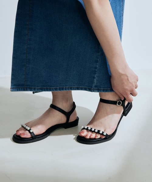Juze（ジュゼ）の「パールフラットサンダル（サンダル・レディース・ブラック/シルバー・L/M/S）」の2枚目の写真