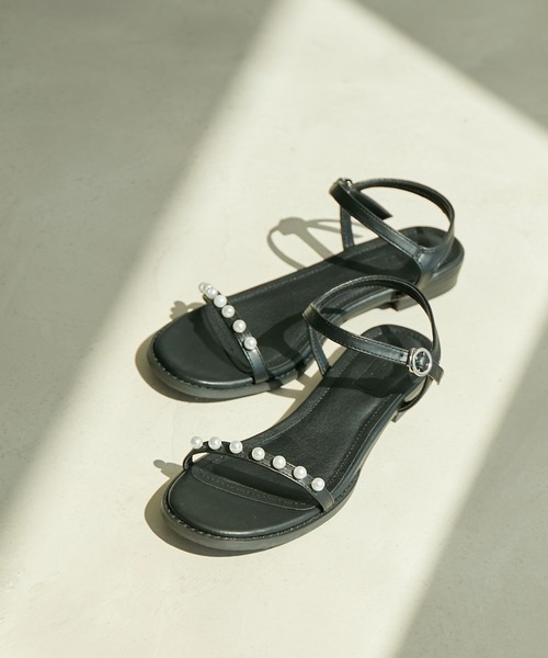 Juze（ジュゼ）の「パールフラットサンダル（サンダル・レディース・ブラック/シルバー・L/M/S）」の6枚目の写真
