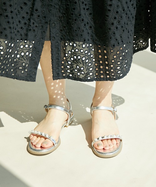 Juze（ジュゼ）の「パールフラットサンダル（サンダル・レディース・ブラック/シルバー・L/M/S）」の11枚目の写真