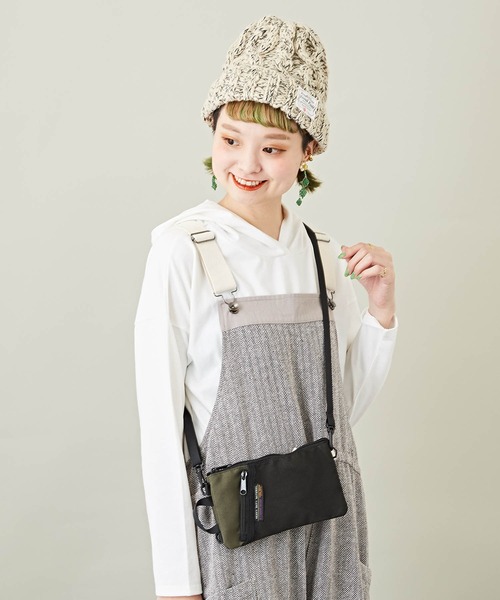 CUBE SUGAR(キューブシュガー)の「無地配色スマートミニマルチショルダーバッグ(ショルダーバッグ・レディース・ブラック/ベージュ/カーキ/ブルー/マスタード・M)」の4枚目の写真