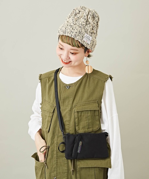 CUBE SUGAR(キューブシュガー)の「無地配色スマートミニマルチショルダーバッグ(ショルダーバッグ・レディース・ブラック/ベージュ/カーキ/ブルー/マスタード・M)」の2枚目の写真