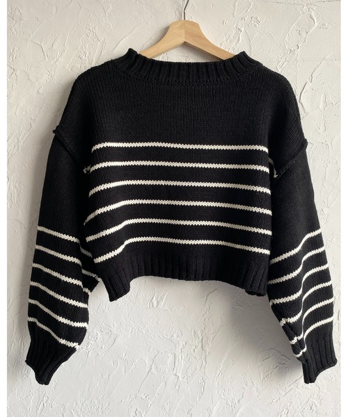 She's Closet（シーズクローゼット）の「オーバーサイズボリュームスリーブショート丈ルーズボーダーニット（ニット/セーター・レディース・ネイビー/アイボリー/ブラック・FREE）」の4枚目の写真