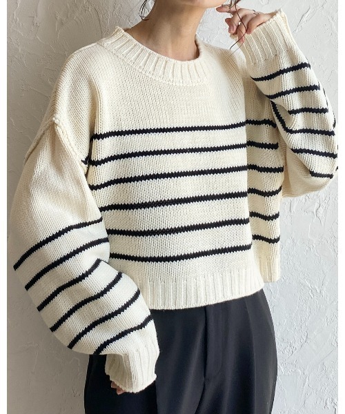 She's Closet（シーズクローゼット）の「オーバーサイズボリュームスリーブショート丈ルーズボーダーニット（ニット/セーター・レディース・ネイビー/アイボリー/ブラック・FREE）」の20枚目の写真