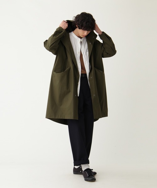 MHL.（エムエイチエル）の「COTTON LINEN COATING（モッズコート・メンズ・カーキ・LARGE/MEDIUM/SMALL）」の2枚目の写真