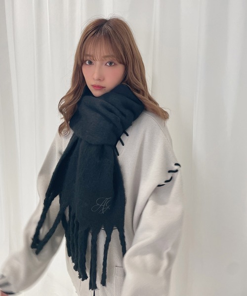 ANDGEEBEE（アンジービー）の「フリンジマフラー（マフラー・レディース・ブラック・FREE）」の3枚目の写真