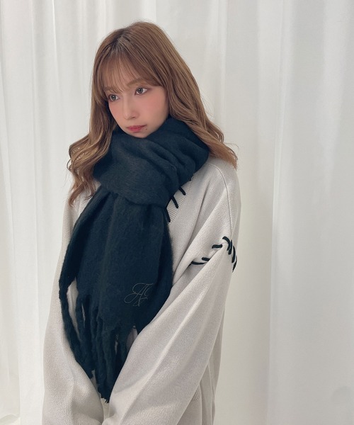 ANDGEEBEE（アンジービー）の「フリンジマフラー（マフラー・レディース・ブラック・FREE）」の2枚目の写真