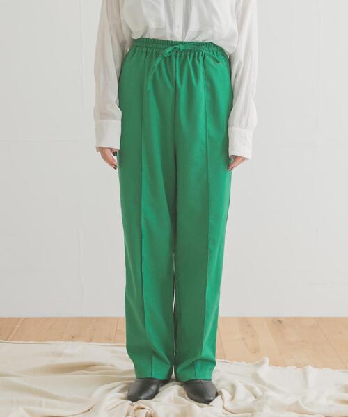 ITEMS URBANRESEARCH(アイテムズ アーバンリサーチ)の「『UR TECH』ピンタックイージーパンツ(その他パンツ・レディース・ベージュ/グリーン/ネイビー/ブラック・MEDIUM/SMALL)」の10枚目の写真