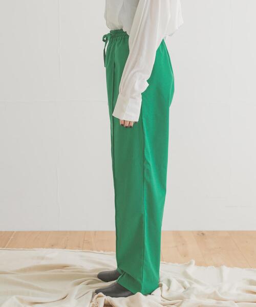 ITEMS URBANRESEARCH(アイテムズ アーバンリサーチ)の「『UR TECH』ピンタックイージーパンツ(その他パンツ・レディース・ベージュ/グリーン/ネイビー/ブラック・MEDIUM/SMALL)」の11枚目の写真