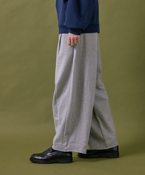 PUBLIC TOKYO（パブリックトウキョウ）の「バルーンスウェットイージーパンツ（スウェットパンツ・メンズ・グレー/ダークグレー・1/2）」の3枚目の写真