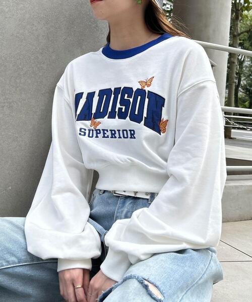 INGNI(イング)の「リンガーカレッジロゴショート丈スウェットプルオーバー(スウェット・レディース・ラベンダー/ホワイト×ブルー/オートミール/ブラック・M)」の2枚目の写真