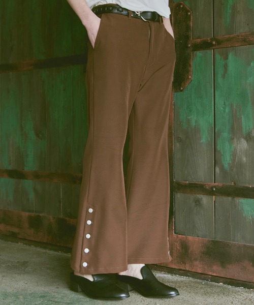ln fortis（ロンフォルティス）の「ln fortis - サイドボタンフレアスラックス（その他パンツ・メンズ・ブラウン/ブラック・SMALL/MEDIUM）」の10枚目の写真