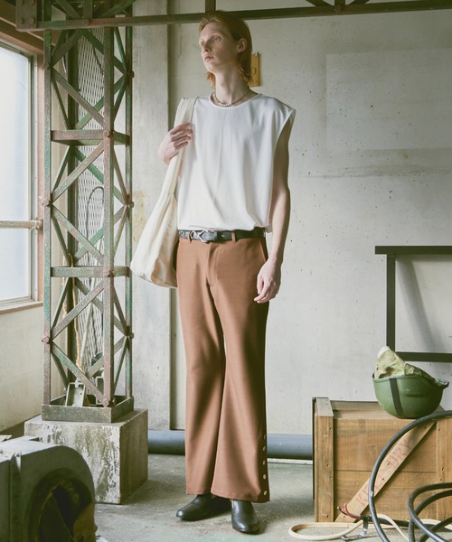 ln fortis（ロンフォルティス）の「ln fortis - サイドボタンフレアスラックス（その他パンツ・メンズ・ブラウン/ブラック・SMALL/MEDIUM）」の21枚目の写真