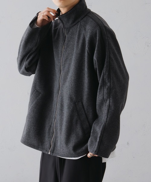 epnok(エプノック)の「スタンドネックパイピングブルゾン(ブルゾン・メンズ・ダークグレー/カーキ/モカ・SMALL/LARGE/MEDIUM)」の3枚目の写真