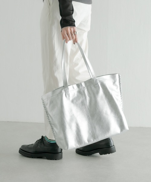 ear PAPILLONNER（イアパピヨネ）の「サイドポイントトートバッグ　Lサイズ（ショルダーバッグ・レディース・シルバー/ブラック/パープル・FREE）」の10枚目の写真