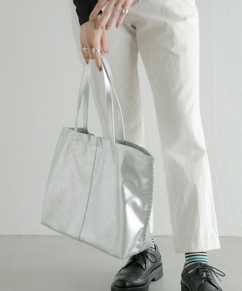 ear PAPILLONNER（イアパピヨネ）の「サイドポイントトートバッグ　Lサイズ（ショルダーバッグ・レディース・シルバー/ブラック/パープル・FREE）」の11枚目の写真