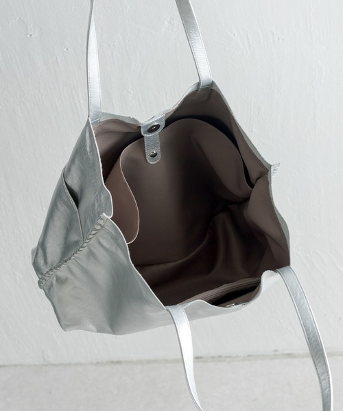 ear PAPILLONNER（イアパピヨネ）の「サイドポイントトートバッグ　Lサイズ（ショルダーバッグ・レディース・シルバー/ブラック/パープル・FREE）」の9枚目の写真