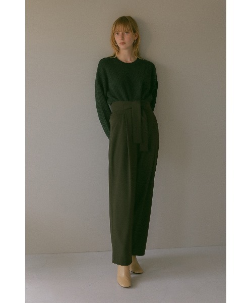 MANOF(マノフ)の「RIBBON BELT TUCK PANTS(その他パンツ・レディース・カーキ・S)」の2枚目の写真