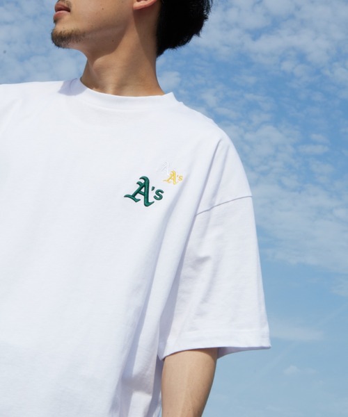 MLB（メジャーリーグベースボール）の「【Begin 9月号掲載】[FANATICS/ファナティクス] 別注 MLB 3連ワンポイントロゴ刺繍 ショートスリーブTシャツ（Tシャツ/カットソー・レディース・ホワイト/ブラウン/グリーン/ネイビー/ホワイト系1/ブラック/ホワイト系2/ホワイト系・L/XL/XXL/M）」の3枚目の写真