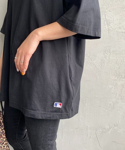 MLB（メジャーリーグベースボール）の「【Begin 9月号掲載】[FANATICS/ファナティクス] 別注 MLB 3連ワンポイントロゴ刺繍 ショートスリーブTシャツ（Tシャツ/カットソー・レディース・ホワイト/ブラウン/グリーン/ネイビー/ホワイト系1/ブラック/ホワイト系2/ホワイト系・L/XL/XXL/M）」の13枚目の写真