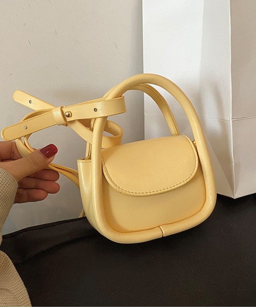 meJane（ミージェーン）の「コロンとした形が可愛いミニショルダー