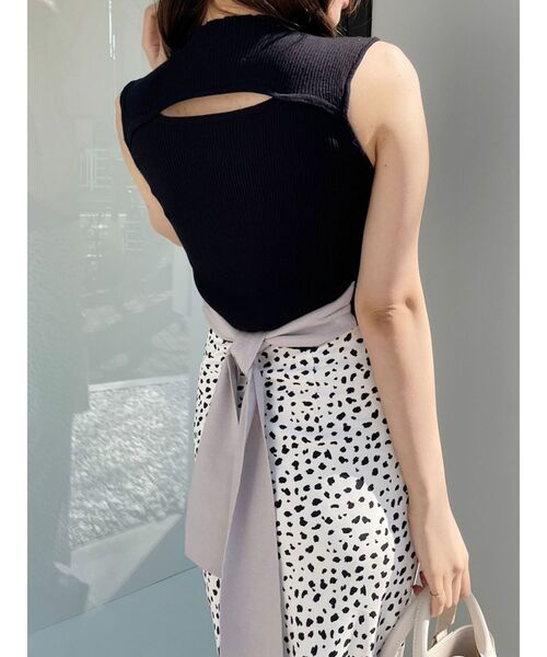 MERCURYDUO（マーキュリーデュオ）の「2WAYスリットリボンコンパクトニット（ニット/セーター・レディース・グリーン/チャコールグレー/オフホワイト/ブラック・FREE）」の3枚目の写真