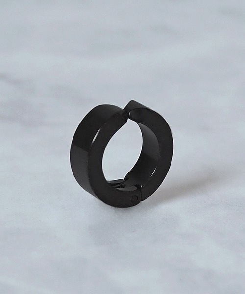 SBG(エスビー)の「SBG シンプルリングピアス/イヤーカフ(ピアス(片耳用)・メンズ・シルバー系その他/シルバー/ブラック系その他/ブラック・FREE)」の2枚目の写真