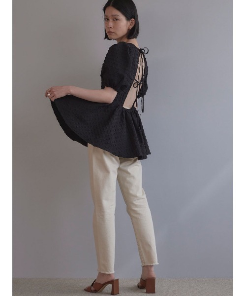Stylevoice for xxx(スタイルヴォイスフォー)の「スクエアネックジャガードペプラムブラウス(シャツ/ブラウス・レディース・ブラック/ホワイト・FREE)」の4枚目の写真