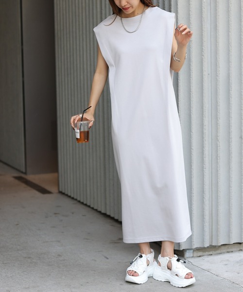 COLONY 2139(コロニートゥーワンスリーナイン)の「エンザイムダンボール肩タックロングワンピース(ワンピース・レディース・チャコールグレー/ライトグレー/ブラック・SMALL/MEDIUM)」の3枚目の写真