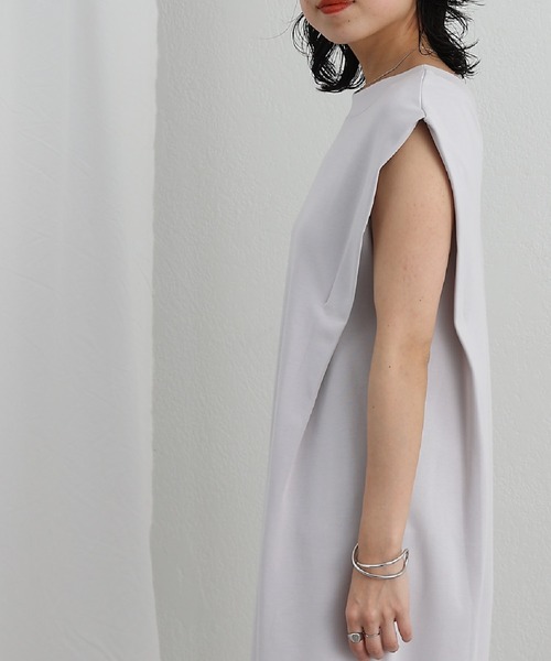 COLONY 2139(コロニートゥーワンスリーナイン)の「エンザイムダンボール肩タックロングワンピース(ワンピース・レディース・チャコールグレー/ライトグレー/ブラック・SMALL/MEDIUM)」の15枚目の写真