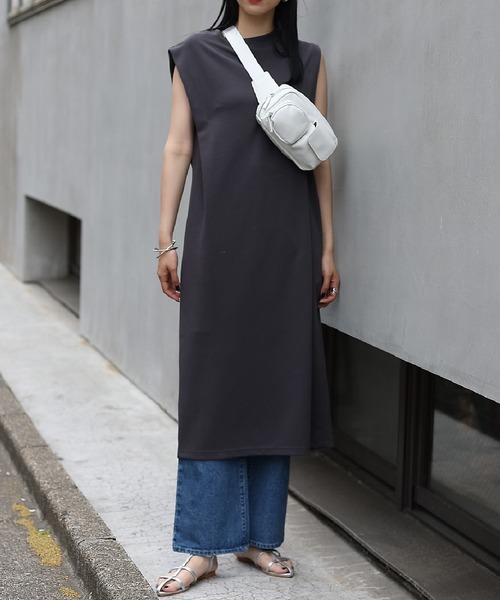 COLONY 2139(コロニートゥーワンスリーナイン)の「エンザイムダンボール肩タックロングワンピース(ワンピース・レディース・チャコールグレー/ライトグレー/ブラック・SMALL/MEDIUM)」の8枚目の写真