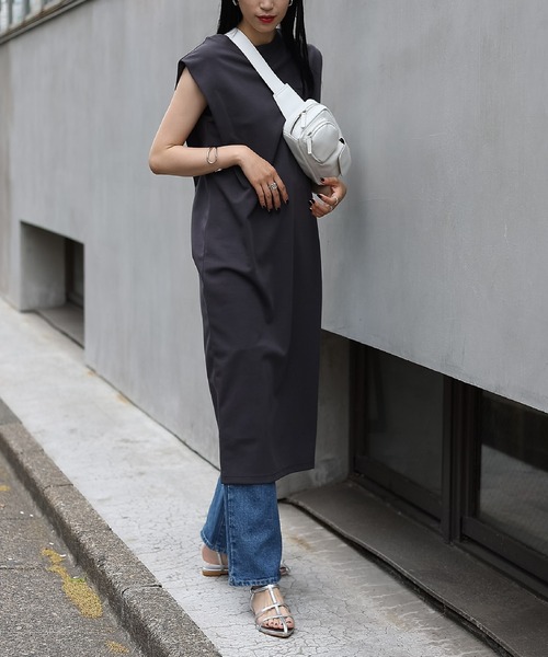 COLONY 2139(コロニートゥーワンスリーナイン)の「エンザイムダンボール肩タックロングワンピース(ワンピース・レディース・チャコールグレー/ライトグレー/ブラック・SMALL/MEDIUM)」の10枚目の写真