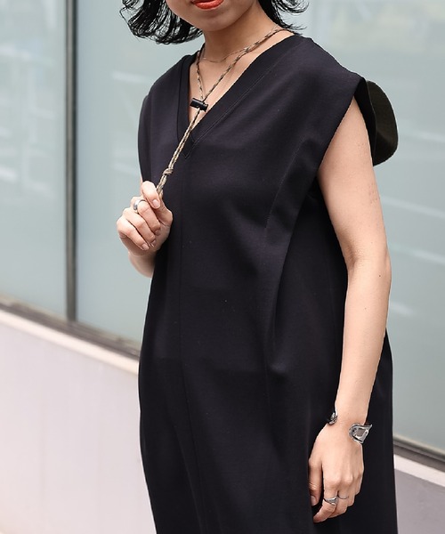 COLONY 2139(コロニートゥーワンスリーナイン)の「エンザイムダンボール肩タックロングワンピース(ワンピース・レディース・チャコールグレー/ライトグレー/ブラック・SMALL/MEDIUM)」の4枚目の写真