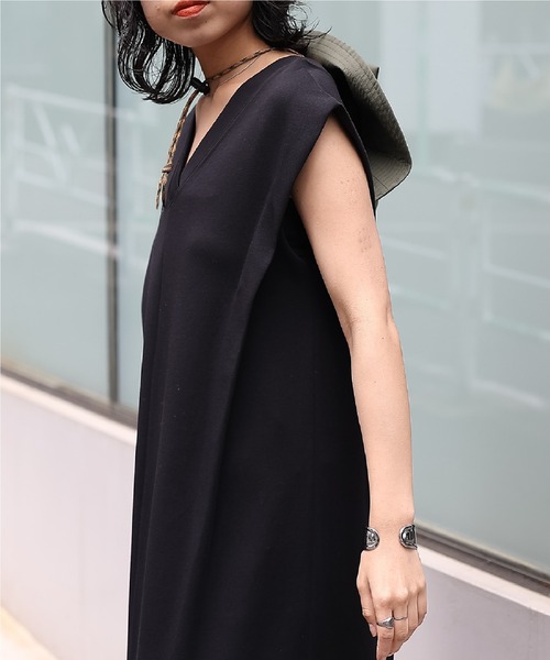 COLONY 2139(コロニートゥーワンスリーナイン)の「エンザイムダンボール肩タックロングワンピース(ワンピース・レディース・チャコールグレー/ライトグレー/ブラック・SMALL/MEDIUM)」の5枚目の写真