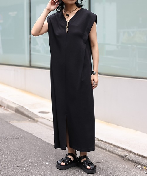 COLONY 2139(コロニートゥーワンスリーナイン)の「エンザイムダンボール肩タックロングワンピース(ワンピース・レディース・チャコールグレー/ライトグレー/ブラック・SMALL/MEDIUM)」の7枚目の写真