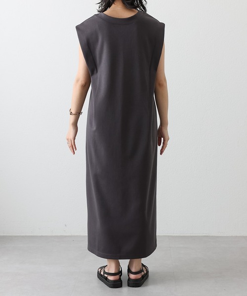 COLONY 2139(コロニートゥーワンスリーナイン)の「エンザイムダンボール肩タックロングワンピース(ワンピース・レディース・チャコールグレー/ライトグレー/ブラック・SMALL/MEDIUM)」の19枚目の写真