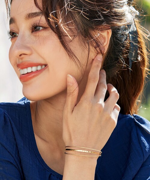 【綺麗♪】CHANEL バングル ブレスレット 重ね付け シャネル バングル ブレスレット：重ね付けのスタイルガイド
