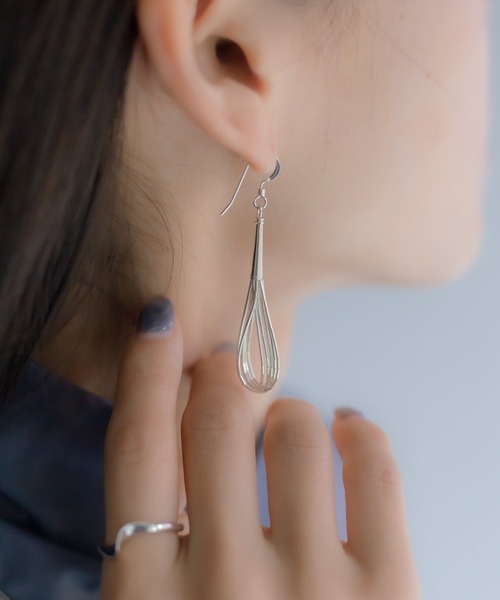 ear PAPILLONNER(イアパピヨネ)の「5連ビーズフープピアス(ピアス(両耳用)・レディース・シルバー系その他5・ONE SIZE)」の8枚目の写真