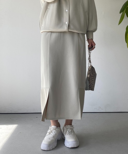 un dix cors（アンディコール）の「軽量ボンディングナロースカート（スカート・レディース・ブラック/オレンジ/グレイッシュベージュ/アイボリー・FREE）」の5枚目の写真