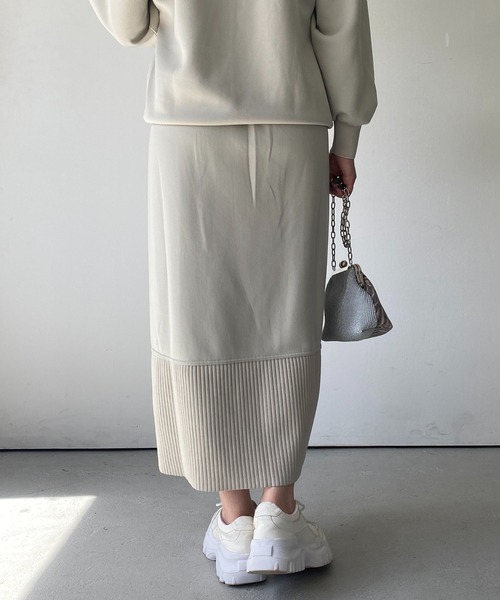 un dix cors（アンディコール）の「軽量ボンディングナロースカート（スカート・レディース・ブラック/オレンジ/グレイッシュベージュ/アイボリー・FREE）」の8枚目の写真