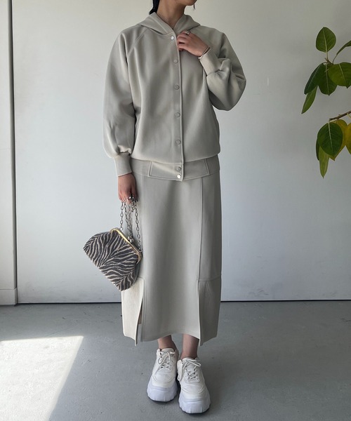 un dix cors（アンディコール）の「軽量ボンディングナロースカート（スカート・レディース・ブラック/オレンジ/グレイッシュベージュ/アイボリー・FREE）」の14枚目の写真