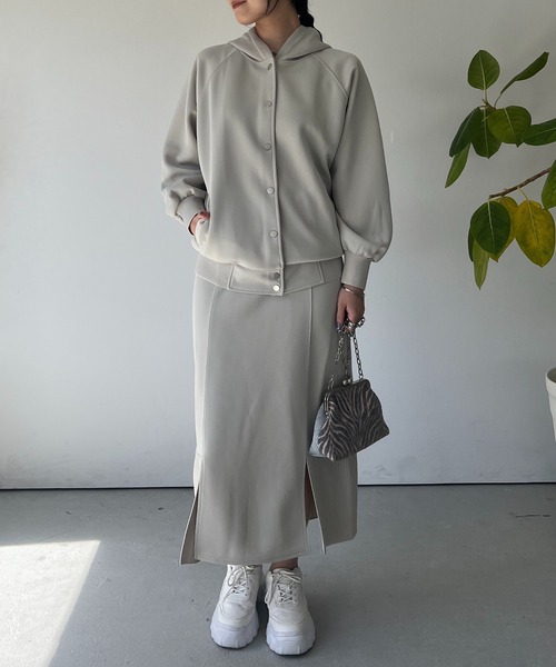 un dix cors（アンディコール）の「軽量ボンディングナロースカート（スカート・レディース・ブラック/オレンジ/グレイッシュベージュ/アイボリー・FREE）」の10枚目の写真